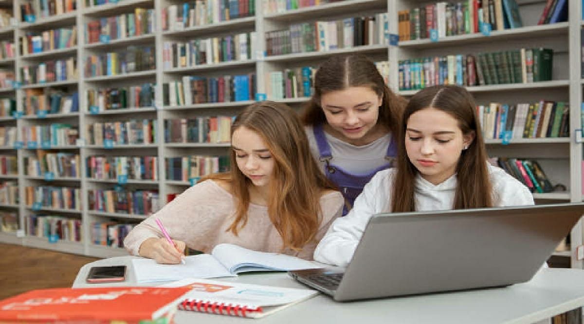 Best Courses After 12th Commerce for Girls in 2023