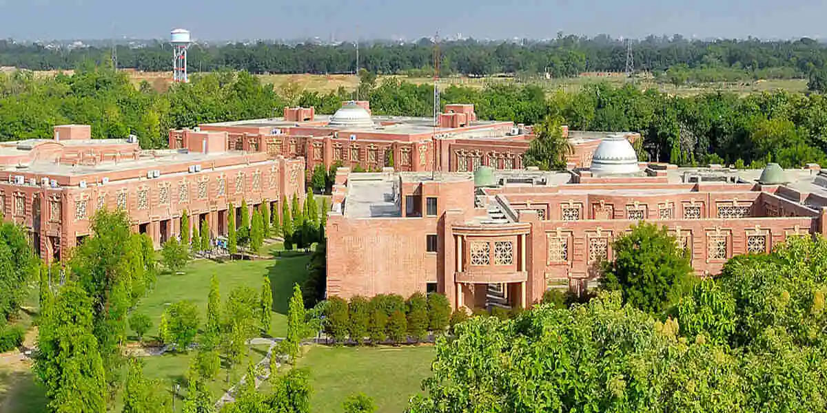 IIM Certificate Courses: Free Courses & For Working Professionals