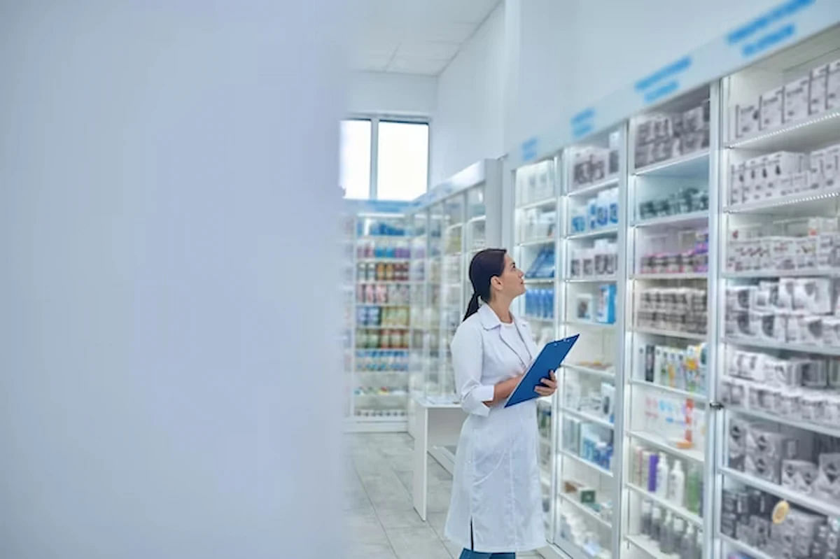 How to Become a Pharmacist in 2023? Complete Career Guide