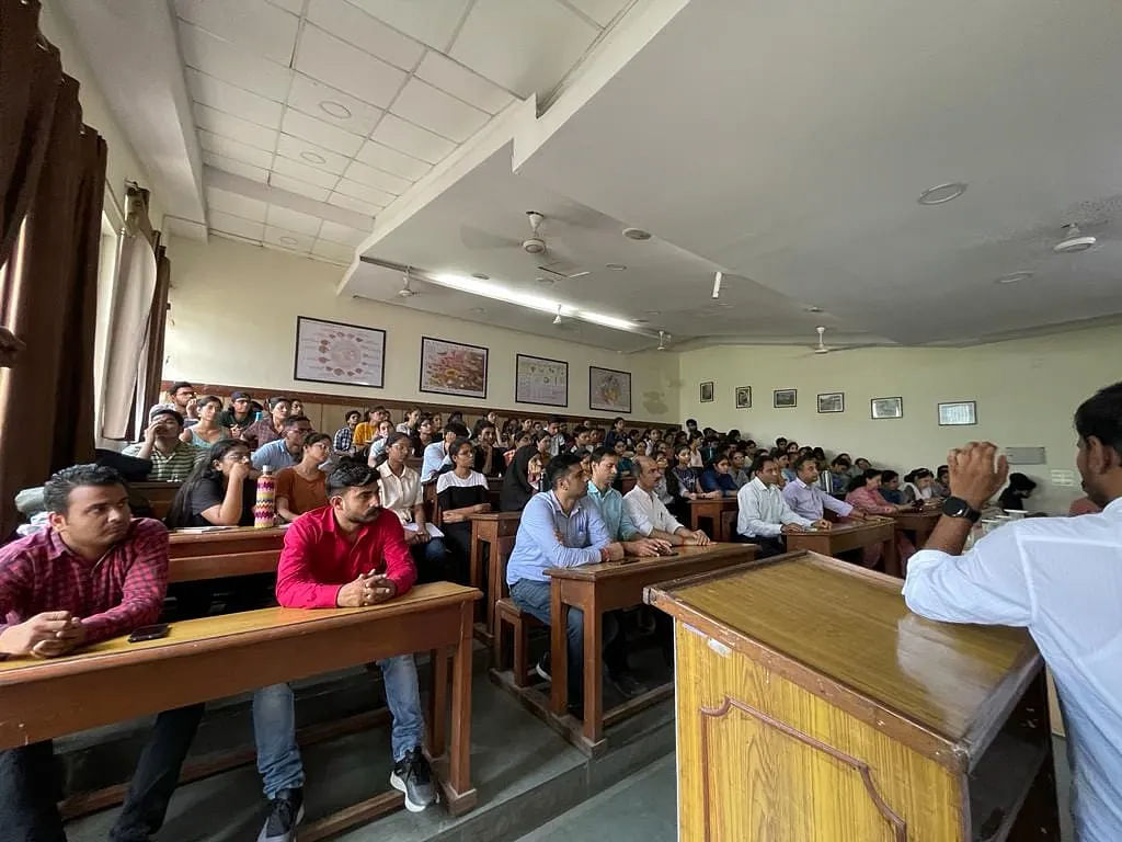 Deshbandhu College Classroom