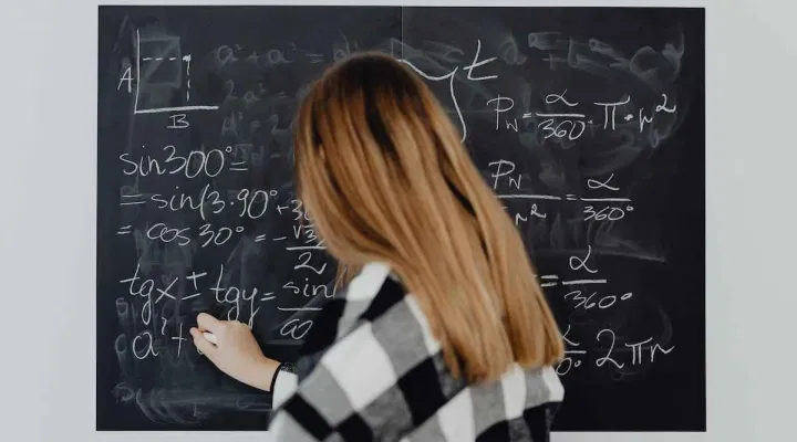 JEE Main 2024 April 9 Shift 2 Paper Analysis: Expert Reviews and Comments